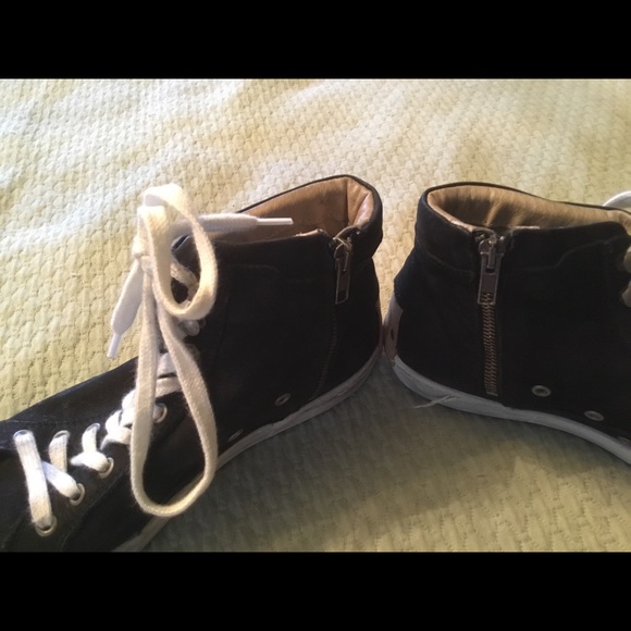 Shoes - Picture 2 of 5